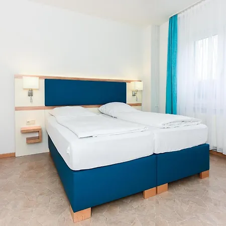 Fuer Bis Zu 3 Personen In *