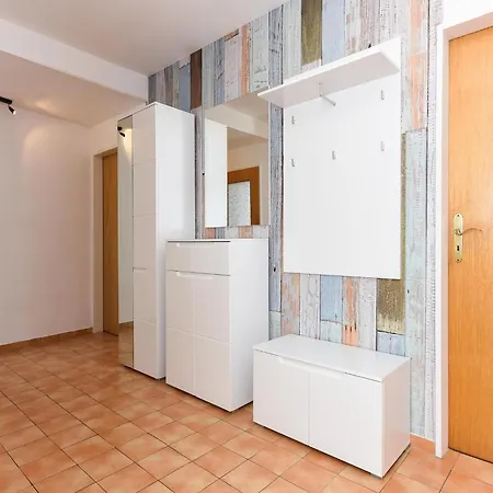 Fuer Bis Zu 3 Personen In *